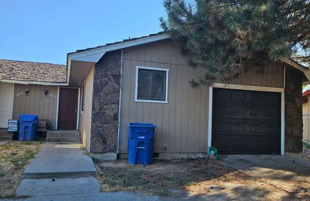 Great location for a 2 bed, 2 bath, updated rental Gallery 1