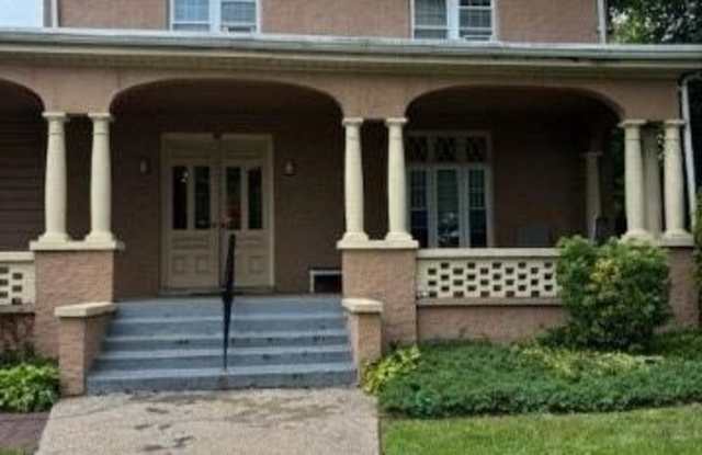 39 Carley Avenue - 39 Carley Avenue, Cold Spring Harbor, NY 11743