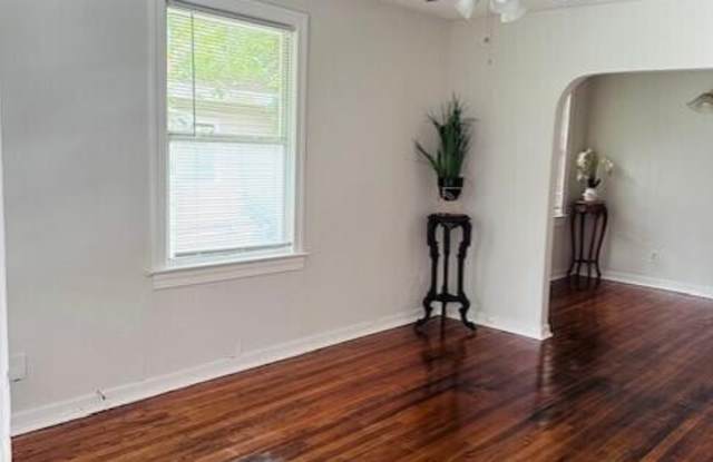 5727 DROAD Street Gallery 4