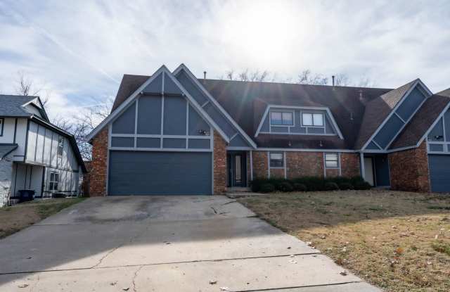 COMING SOON Charming 3 Bed Room Duplex / $1800 photos photos