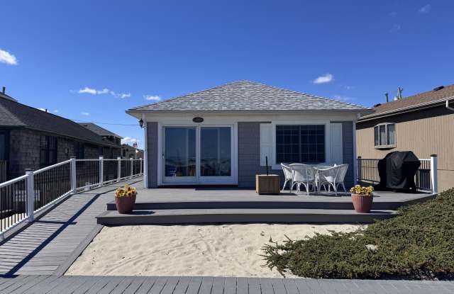 115 Boardwalk Gallery 3
