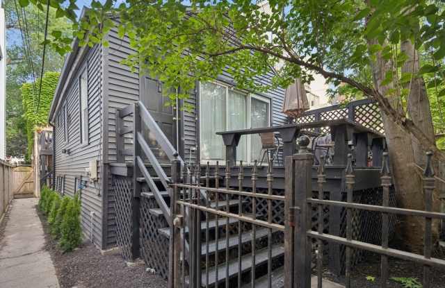 2233 N JANSSEN Avenue photos photos