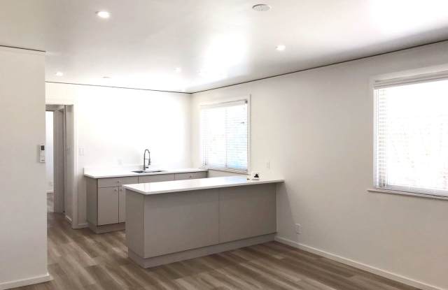 Renovated 1 bedroom. Great Los Alamos location, No Carpet! - 535 Kiva Street, Los Alamos, NM 87544