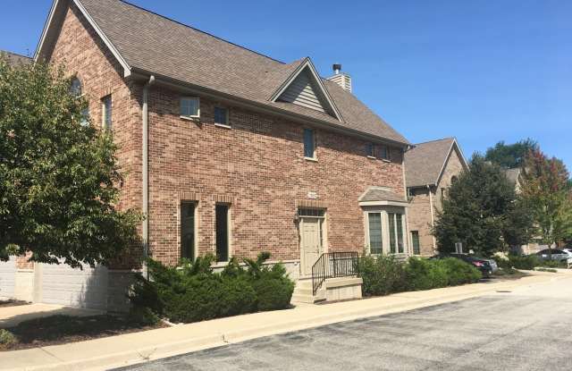 1522 Stonegate Manor Gallery 1