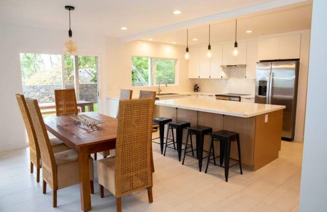 Beautifully Appointed Fully Furnished 4 bedroom/3 bathroom Kuau BayView House w/ Ocean views Gallery 3