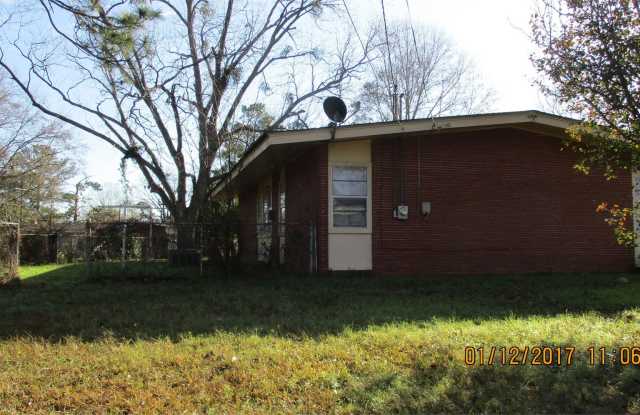 Nice three bedroom one bath Gallery 3