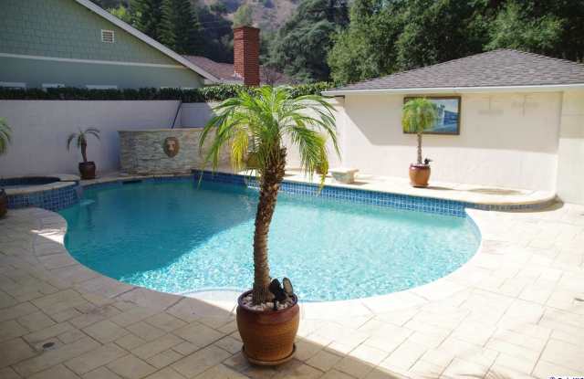 2204 E Glenoaks Boulevard Gallery 2