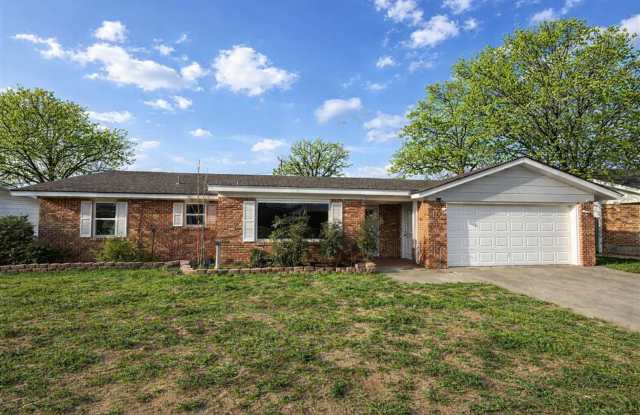 Renovated 3 bedroom, 2 bath home in College Hills AVAILABLE NOW! photos photos