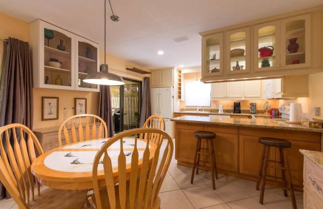1417 Riverside Circle Gallery 4