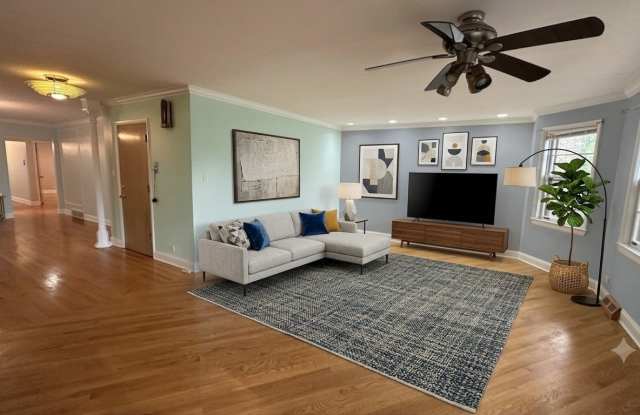 5717 N Saint Louis Avenue Gallery 4