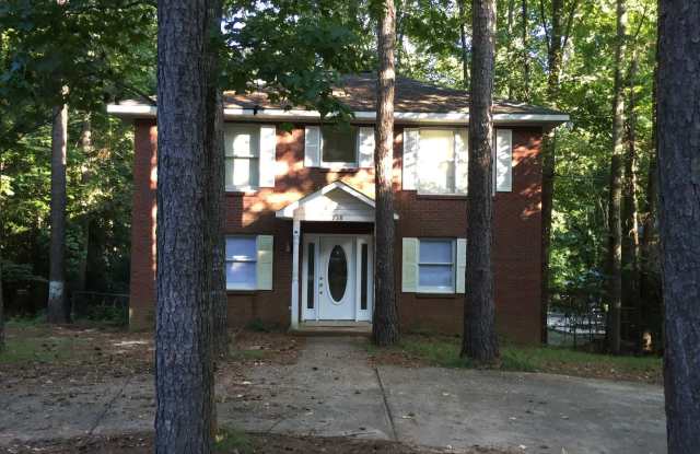 3 Bed / 2 Bath Home on a Private Wooded Lot - Available October 2026! Gallery 1
