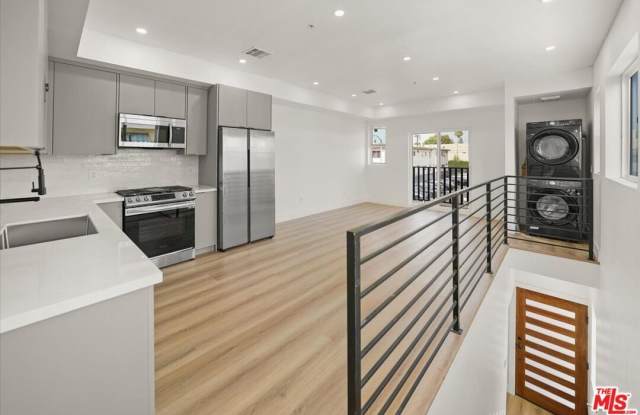 910 N Hudson Ave photos photos