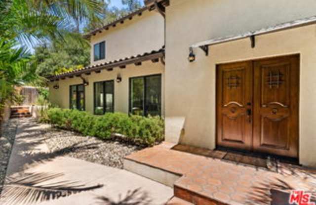 8836 Wonderland Avenue photos photos