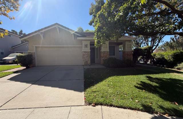 3 Bedroom / 2 Bathroom | Single Story Elk Grove Home Available Now Gallery 1