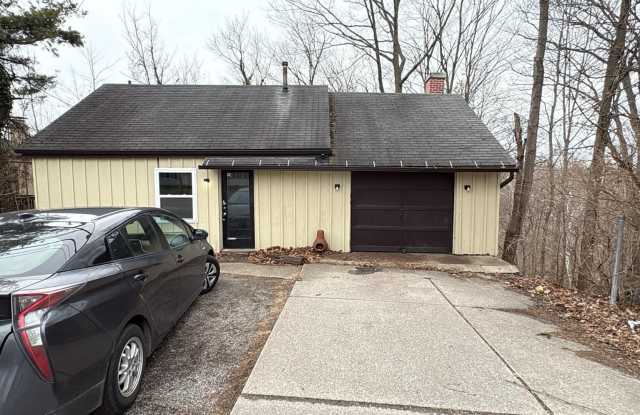 3 Bedroom Home Elyria - 1499 Gulf Road, Elyria, OH 44035