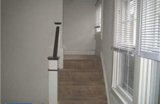 922 DELMONT Drive Gallery 4