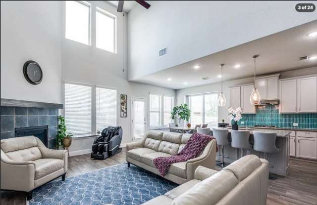 916 Azure Lane Gallery 3