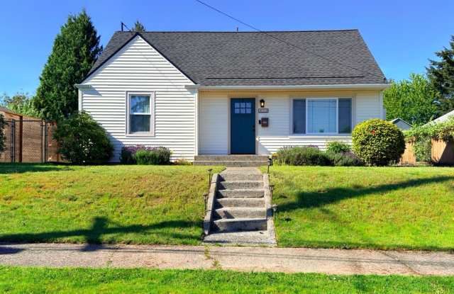Beautiful 4BD | 2BA with Garage and Large Backyard photos photos