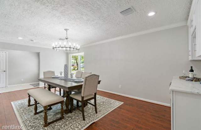5510 Beechnut St. Gallery 3