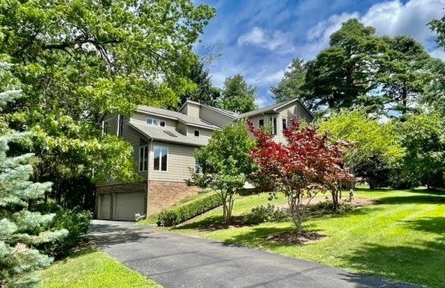 2533 WHISPERING PINES Drive - 2533 Whispering Pines Drive, Livingston County, MI 48169