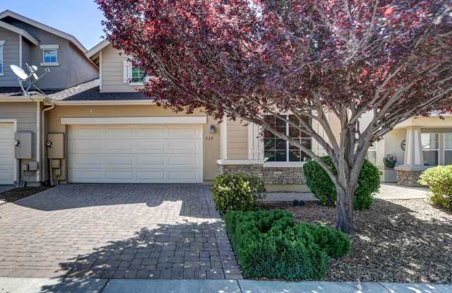 Beautiful 2 bed + den, 2 bath townhome in Quailwood photos photos