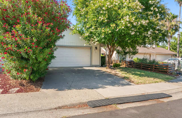 Charming 2 Bedroom 2 Bath Duplex photos photos