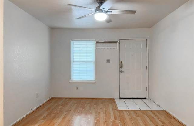 924 S Avenue B - 924 South Avenue B, Denton, TX 76201