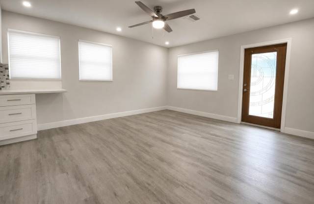 1904 SW 11th Court Gallery 4