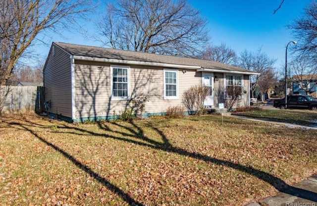 AVAILABLE | 2163 Hemlock photos photos