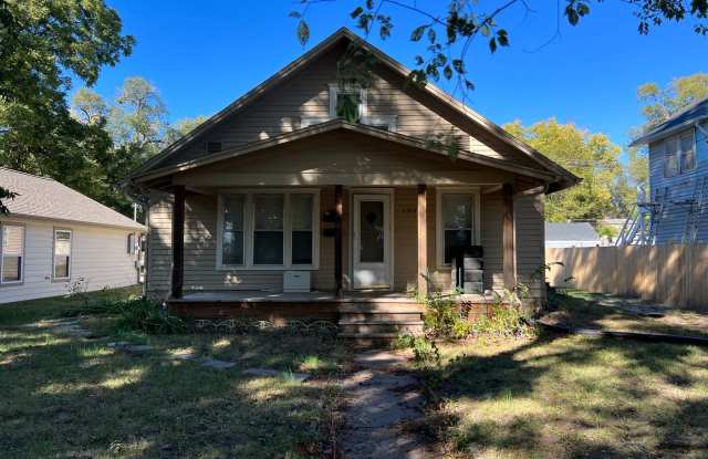 1 bed 1 bath near Ft. Riley! - 1012 Yuma Street, Manhattan, KS 66502