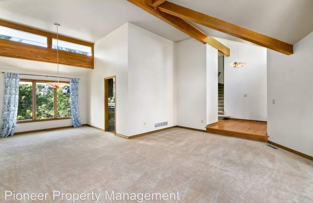 10235 Newton Ct Gallery 3