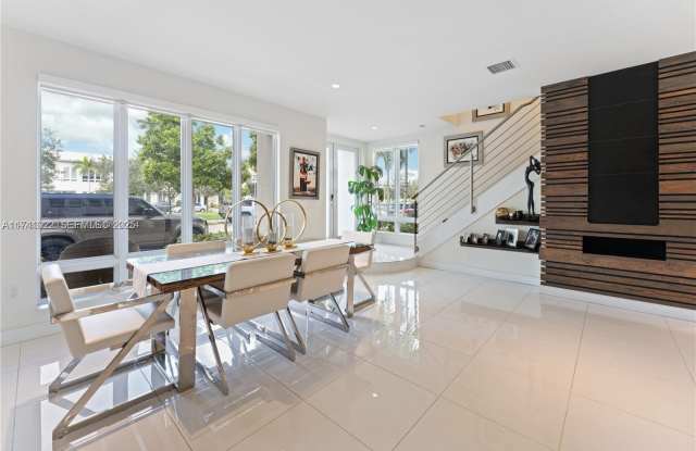 6313 Northwest 104th Path Gallery 2