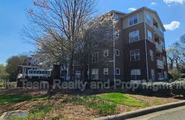 1000 E Woodlawn Rd - 1000 East Woodlawn Road, Charlotte, NC 28209