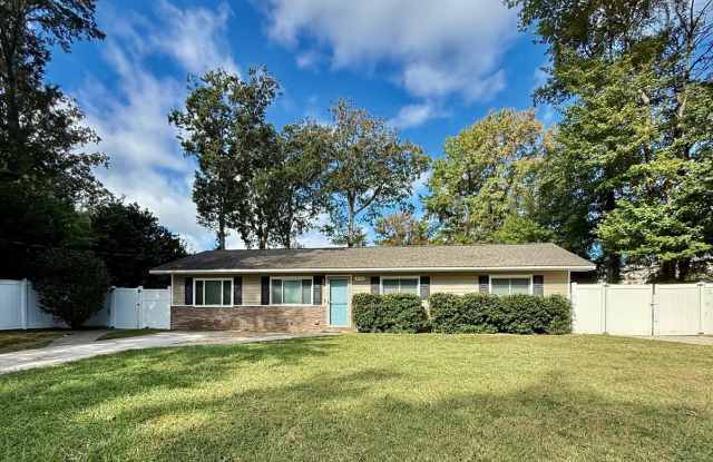 4BD/2BA Renovated Ranch on Cul-de-sac  in Bradford Acres! Detached Garage! Off of Shore Drive! Gallery 1
