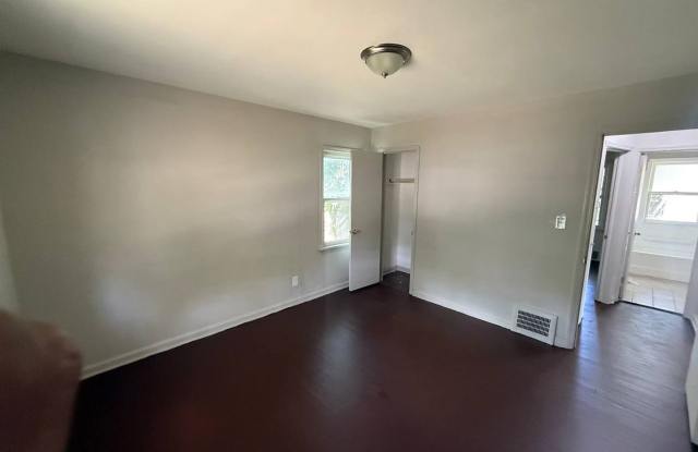 3-Bedroom Cozy Colonial House Gallery 4