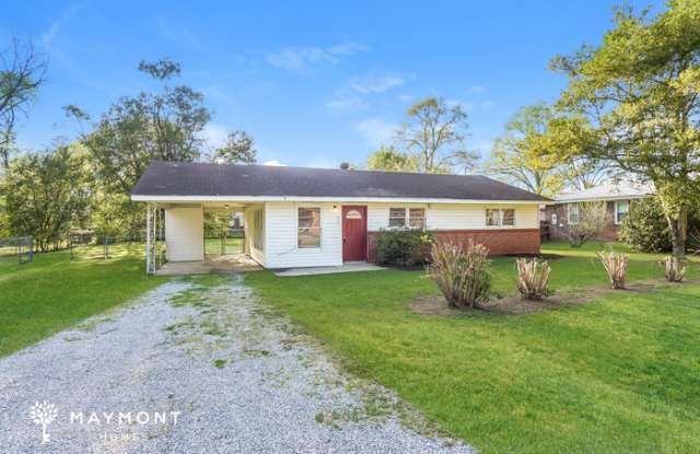 211 Griffin Circle - 211 Griffin Circle, Moundville, AL 35474