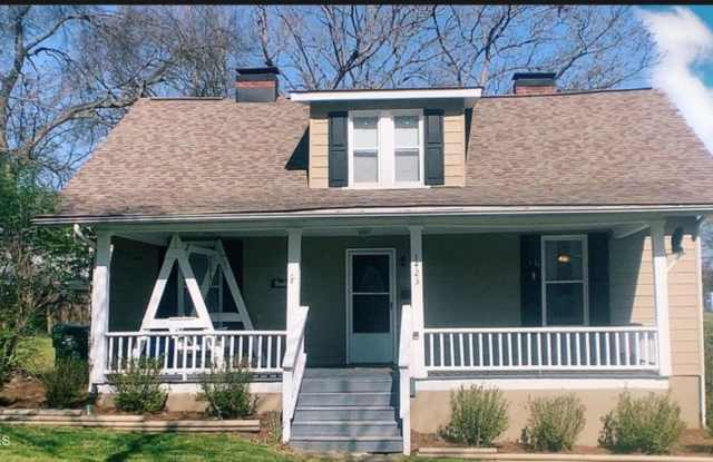 Maryville 37804 - 3 bedroom, 1.5 bath home - Call Troy Adams  865-233-6949 photos photos