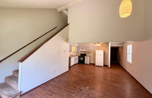 215 Northeast Timbercreek Drive Gallery 1