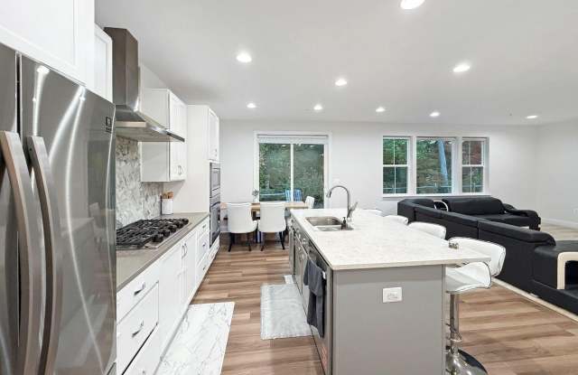 220 RED OAK RIDGE Place Gallery 4