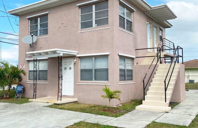 Spacious 2 Bedroom/ 1 Bath Available NOW! photos photos