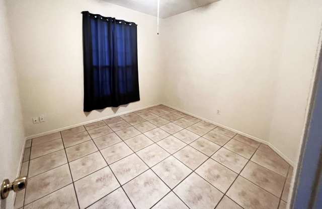 Beautiful 3 Bed 2 Bathroom home with Large Backyard photos photos