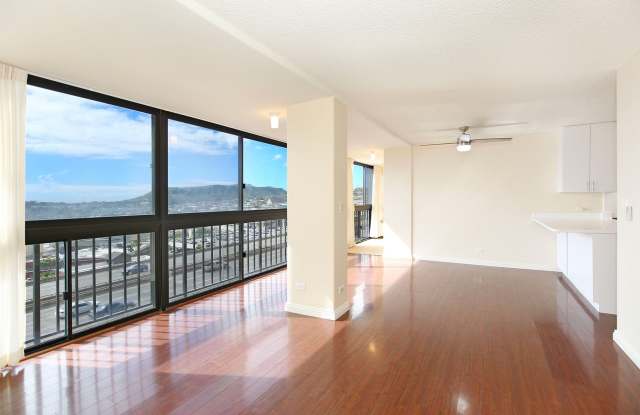 Renovated Kahala Towers-3 bedroom, 2 bath, 2 parking! Convenient location, easy freeway access! - 4300 Waialae Avenue, Honolulu, HI 96816