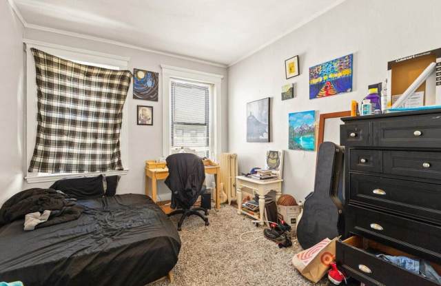 Nice 4 bed in Allston Gallery 4