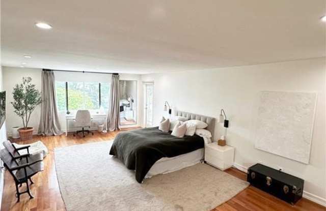 1310 South Roxbury Drive Gallery 4