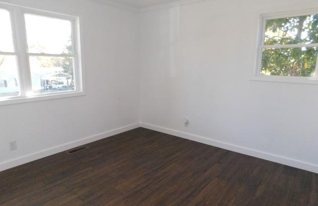 Like new 2 bed 1 bath home Gallery 4