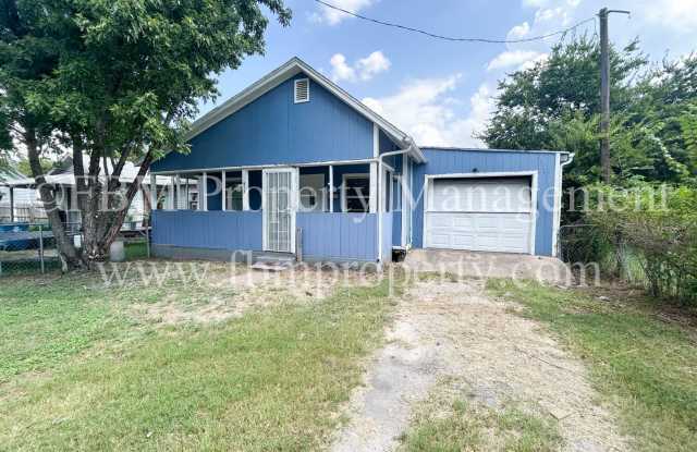 813 E. 2nd St - Spacious 2 Bedroom, 2 Bathroom Home in Corsicana, TX! photos photos