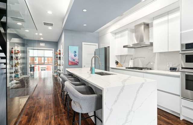 Premium Francisville Condo with Roofdeck! Gallery 3