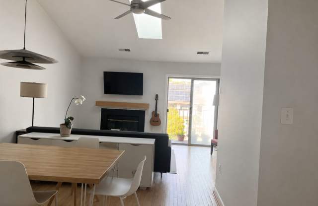 Charming 2BR Condo in Washington, DC Gallery 3