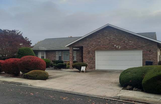860 Southeast Sentry Drive - 860 Southeast Sentry Drive, College Place, WA 99324