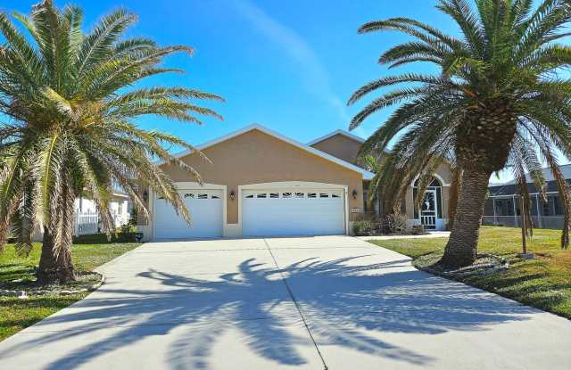 Gulf View Estates - Three Bedroom, 2 Bath plus rare Three Car Garage Home Minutes from Manasota Beach! photos photos